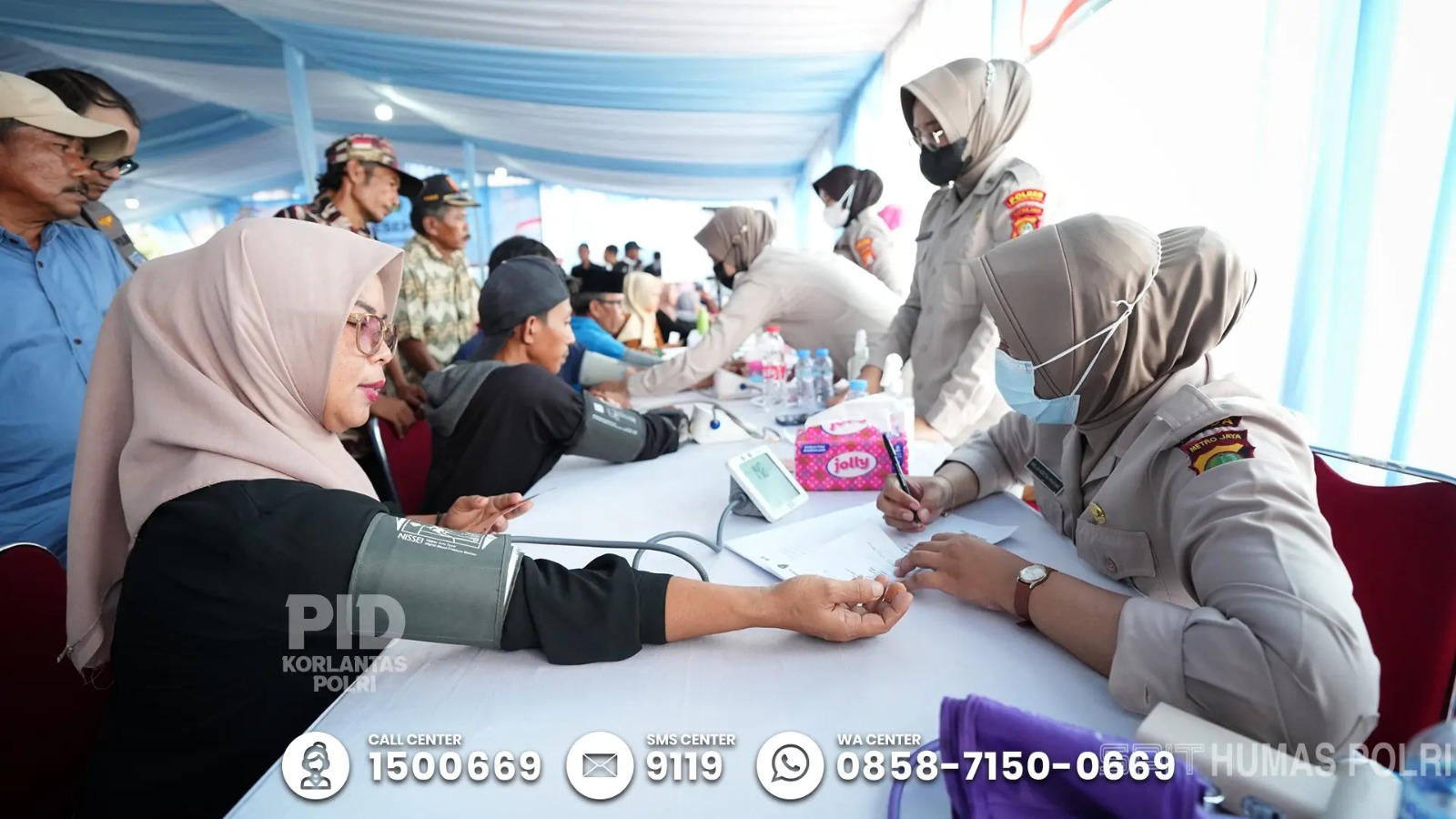 Bakti Kesehatan Hari Bhayangkara di Bekasi Bantu Warga Periksa Kesehatan dan Dapatkan Sembako