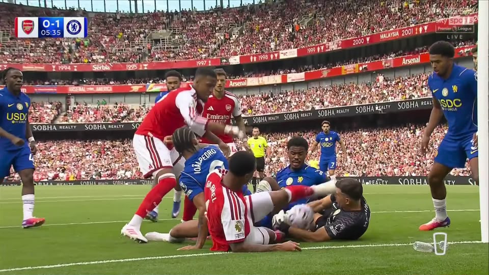 Insiden Gabriel dan Emiliano Martínez Jadi Sorotan, Premier League Jelaskan Keputusan VAR